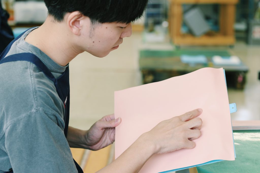 革の検品2